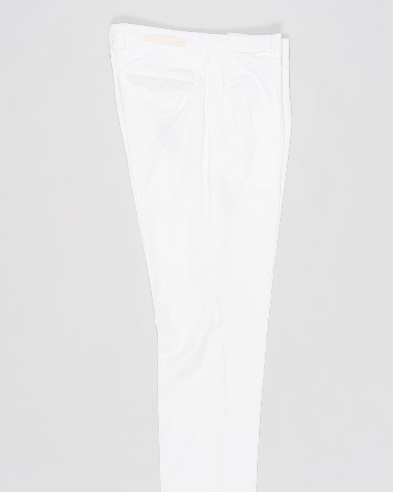 Article: 300051
Model: BG21
Color: Latte / 120
Composition: 64% Tencel 32% Cotton 4% Elastan
Lining: 100% Cotton
Single pleat
Belt loops
Slanted side pockets
Made in Naples, Italy Briglia Garment Dyed Chinos / Latte