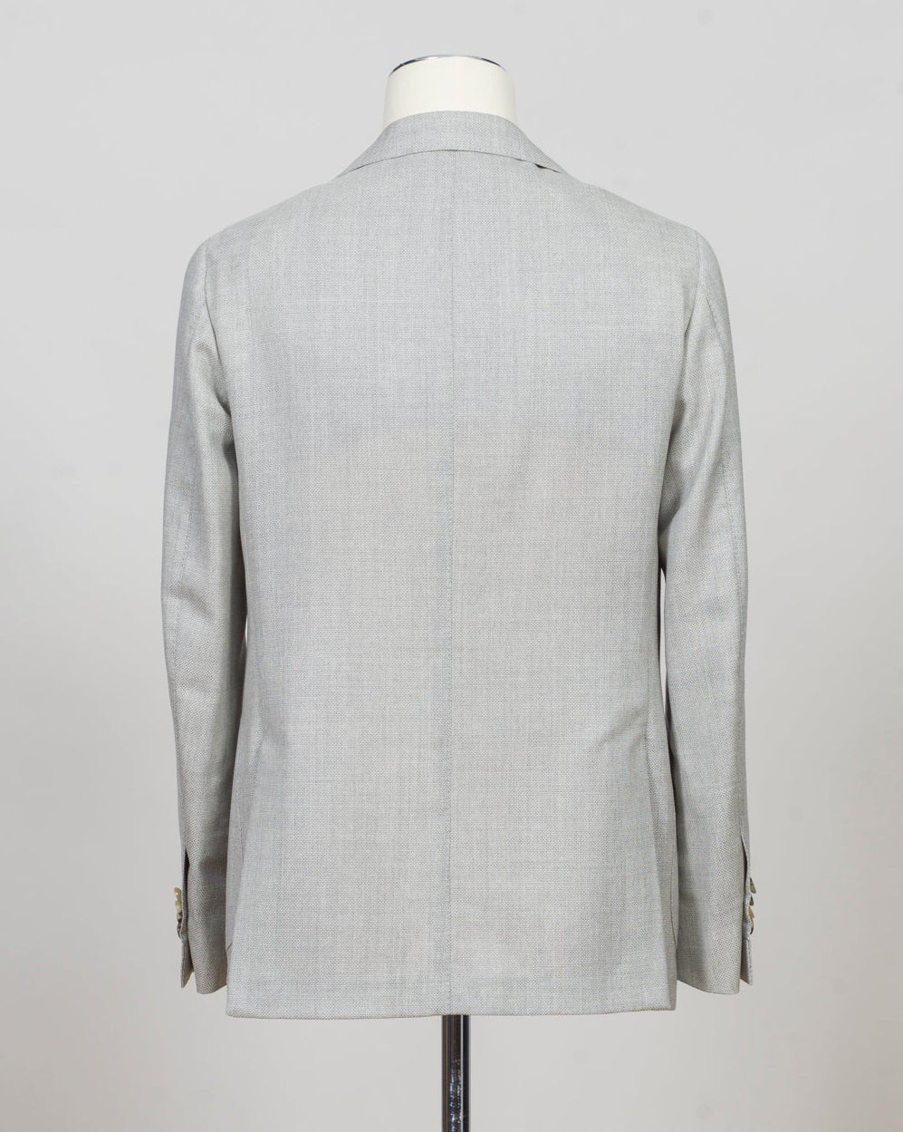 Single breasted
Notch lapel
Two buttons in front
Four sleeve buttons
Welted chest pocket
Patch side pockets
Modello: Sorrento
Hand finished
Half canvas
Half lined
Composition: 100% Virgin Wool
Article: G271012
Col. Light Grey
Made in Napoli, Italy Luigi Borrelli Hopsack Jacket / Light Grey