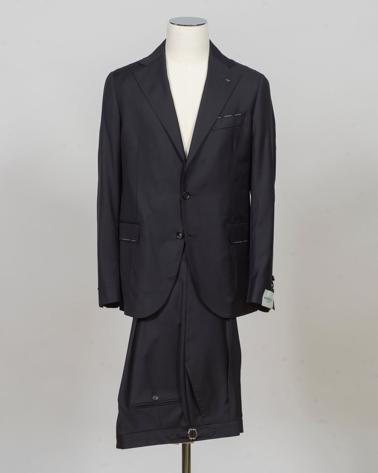 Single breasted
Notch lapel
Two buttons in front
Four sleeve buttons
Welted chest pocket
Flap side pockets
Side adjusters
Slanted pockets
1 pleat in front
Unfinished hem
Modello: Sorrento
Hand finished
Half canvas
Half lined
Composition: 100% wool
Article: A271021
Col. Black
Made in Napoli, Italy Luigi Borrelli Suit / Black