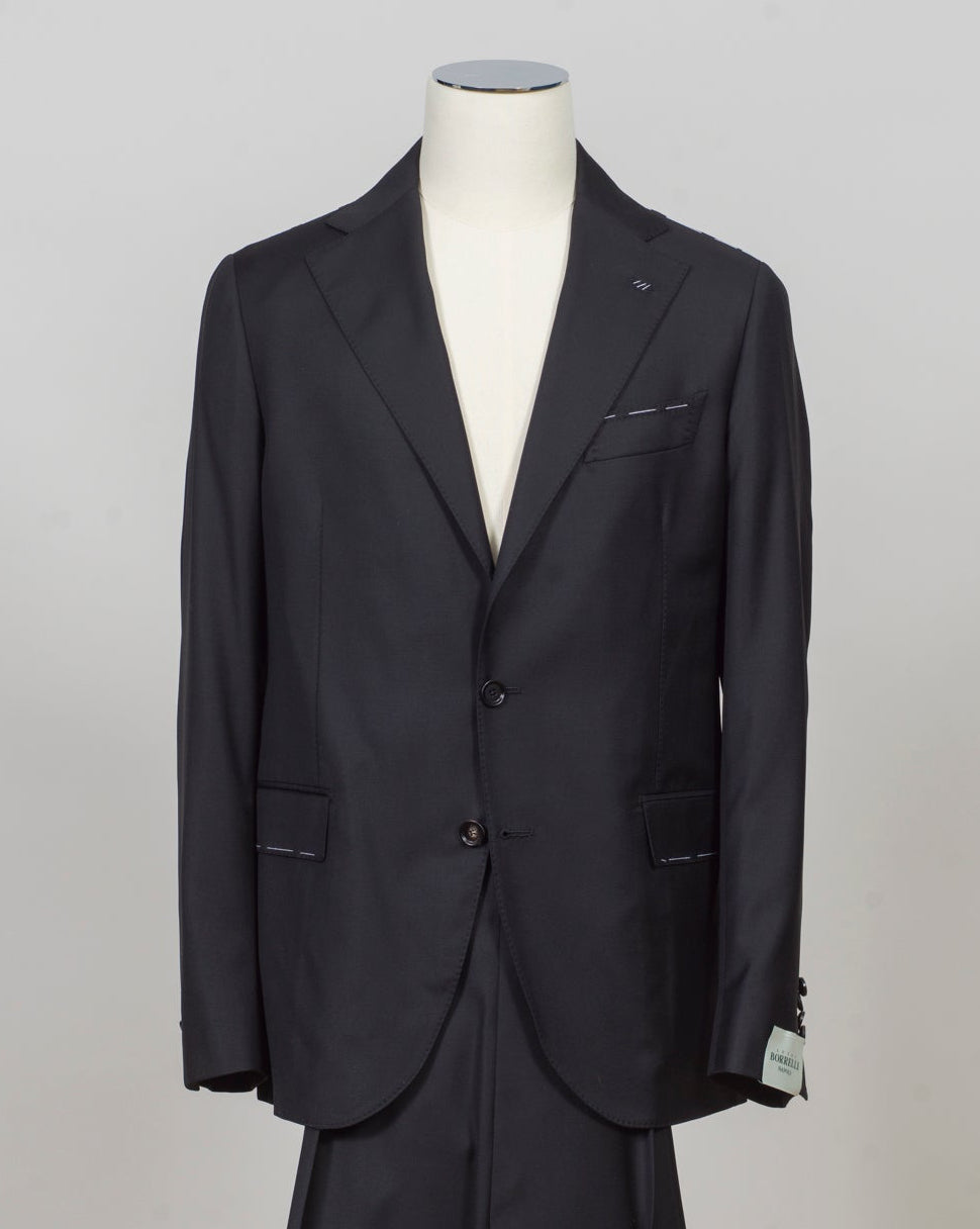 Single breasted
Notch lapel
Two buttons in front
Four sleeve buttons
Welted chest pocket
Flap side pockets
Side adjusters
Slanted pockets
1 pleat in front
Unfinished hem
Modello: Sorrento
Hand finished
Half canvas
Half lined
Composition: 100% wool
Article: A271021
Col. Black
Made in Napoli, Italy Luigi Borrelli Suit / Black