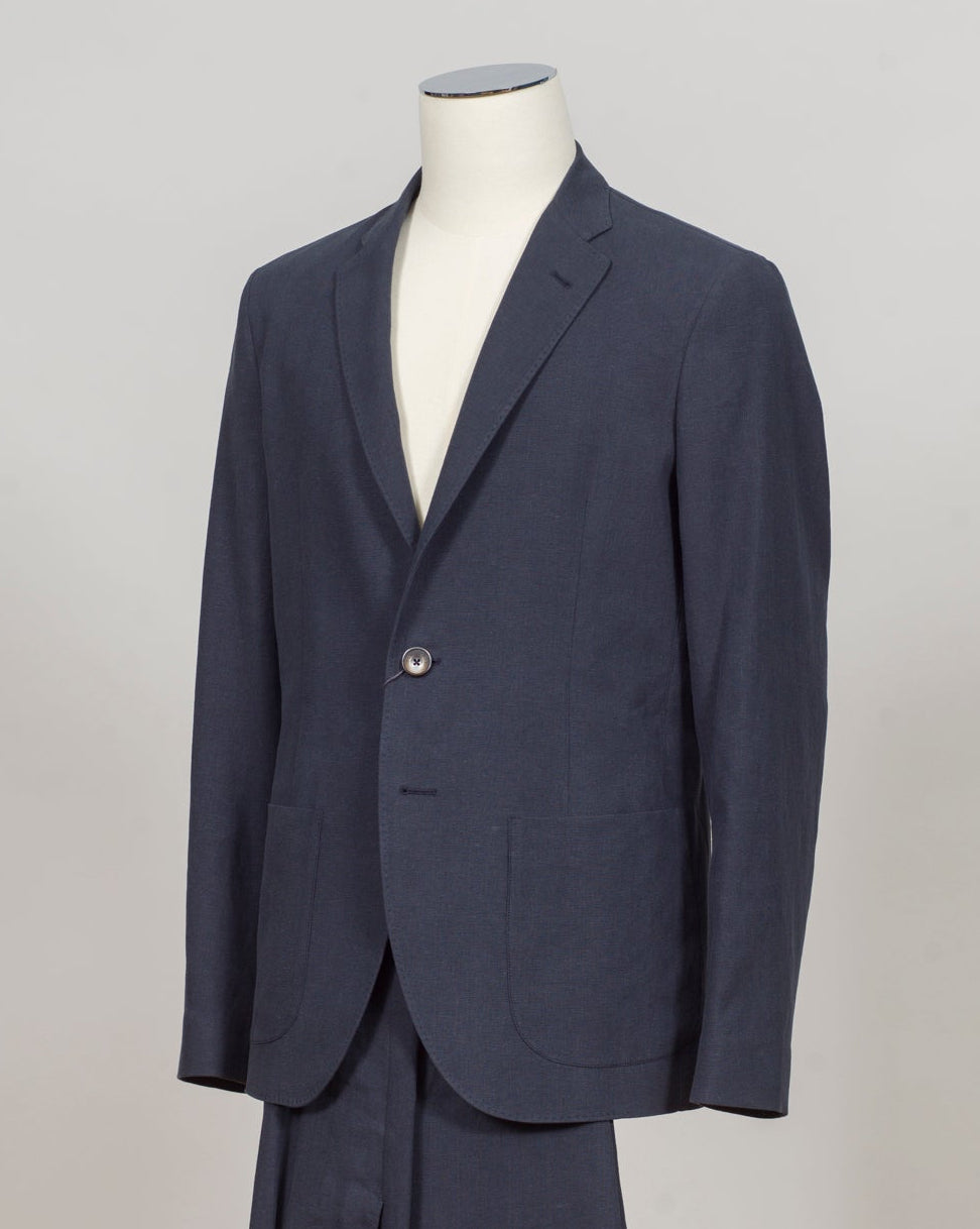 Herno summer blazer
2 buttons
Unlined
2 patchpockets
Sidevents
Matching trousers available. Jacket and trousers sold separately.
Composition: 70% Linen 30% Cotton
Article: GA000207U 17147
Color: 9200 / Navy
Made in Italy Herno Linen & Cotton Jacket / Navy