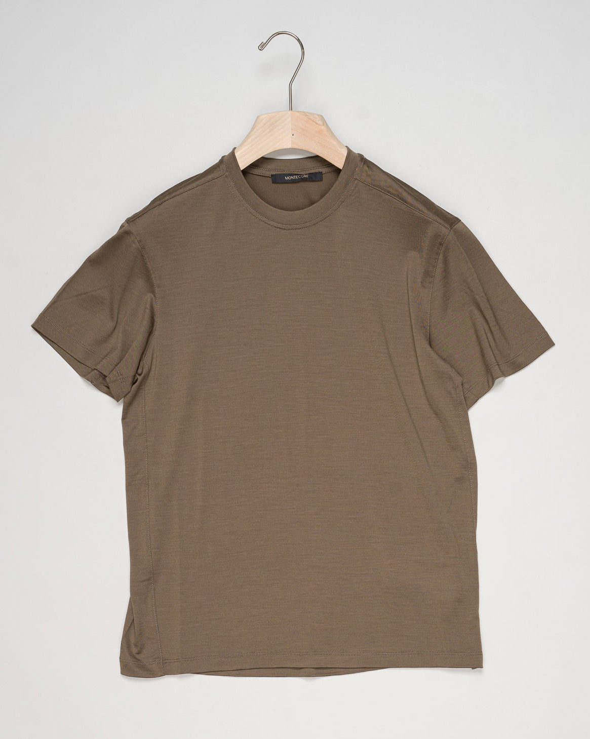 Composition: 100% Wool
Color: Hunter Green / 38
Article: S10MUT989
Made in Europe Montecore Wool T-Shirt / Hunter Green