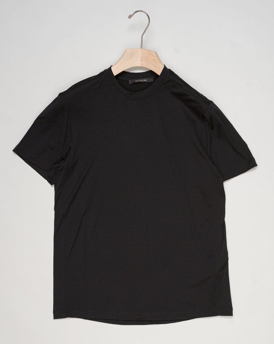 Composition: 100% Wool
Color: Black / 99
Article: S10MUT989
Made in Europe Montecore Wool T-Shirt / Black