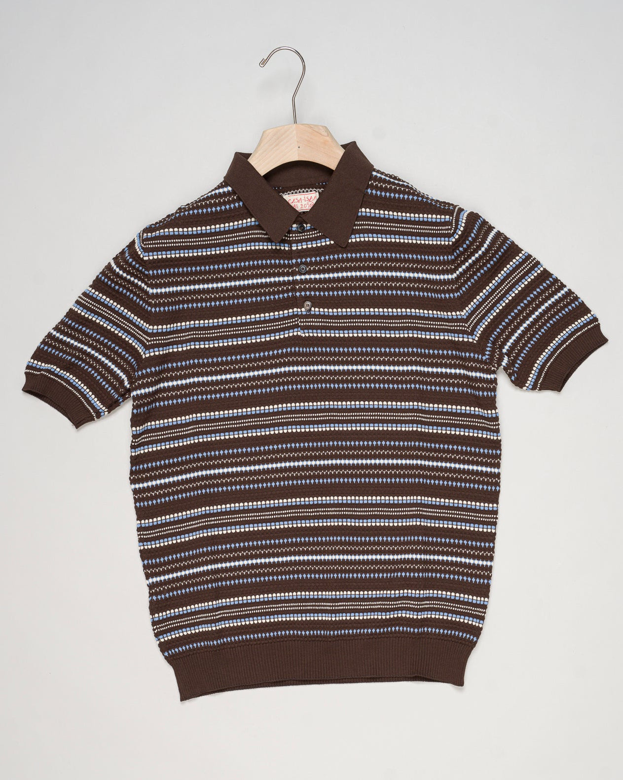 Short sleeve polo shirt in cotton from Maglificio G.R.P. 1973 Firenze
Composition: 100% Gassed Cotton
Short Sleeves
3 Buttons
Article: FOLK1 PSSGSP7III
POLO S/S
Color: BROWN with blue and ecru detailing
Made in Italy G.R.P. Firenze CASA-ISAAC Folk Polo / Brown