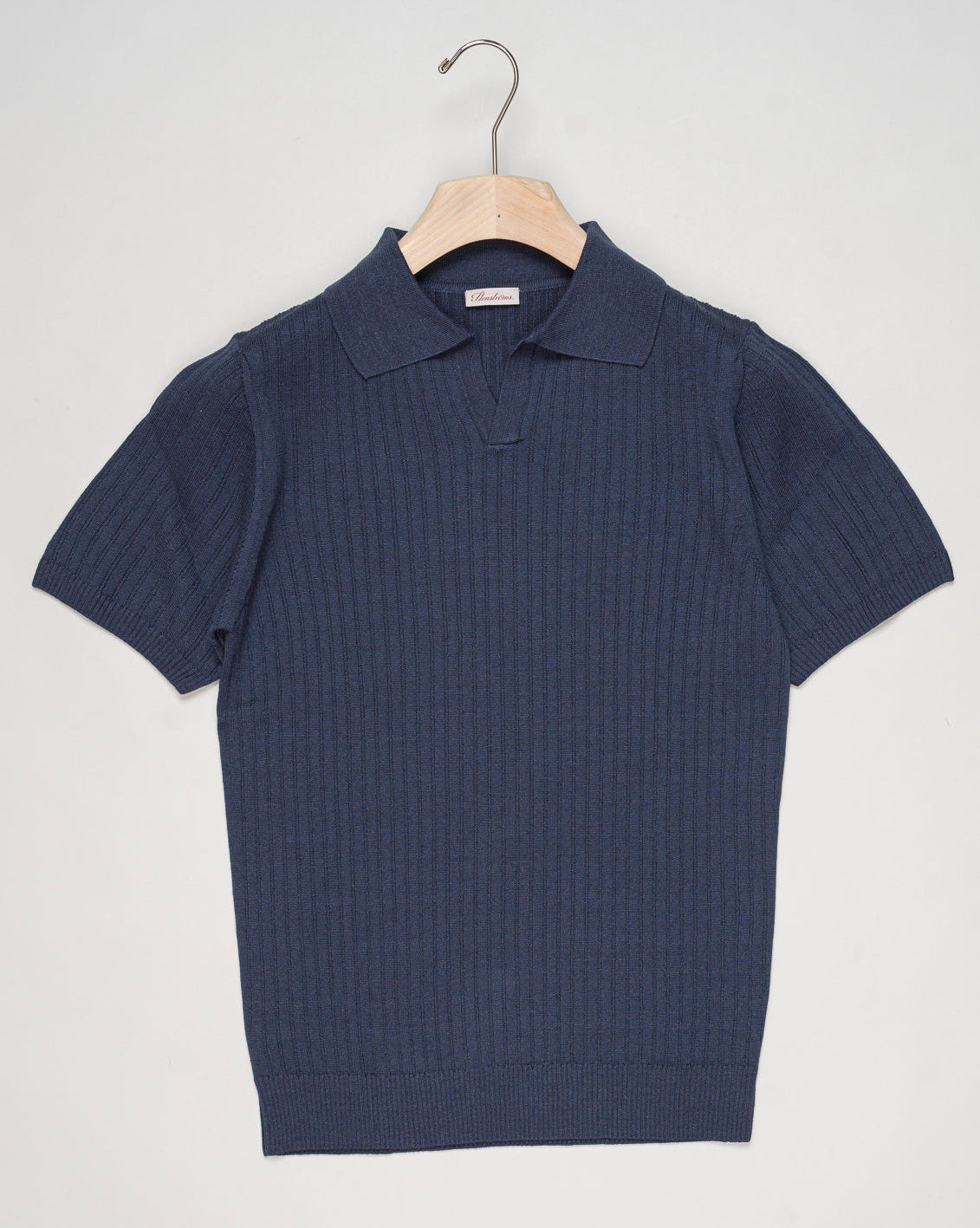 Art. 4203992558
Col. 170 Dark Blue
54% Merino Wool 46% Linen Stenströms Ribbed Wool & Linen Polo / Dark Blue