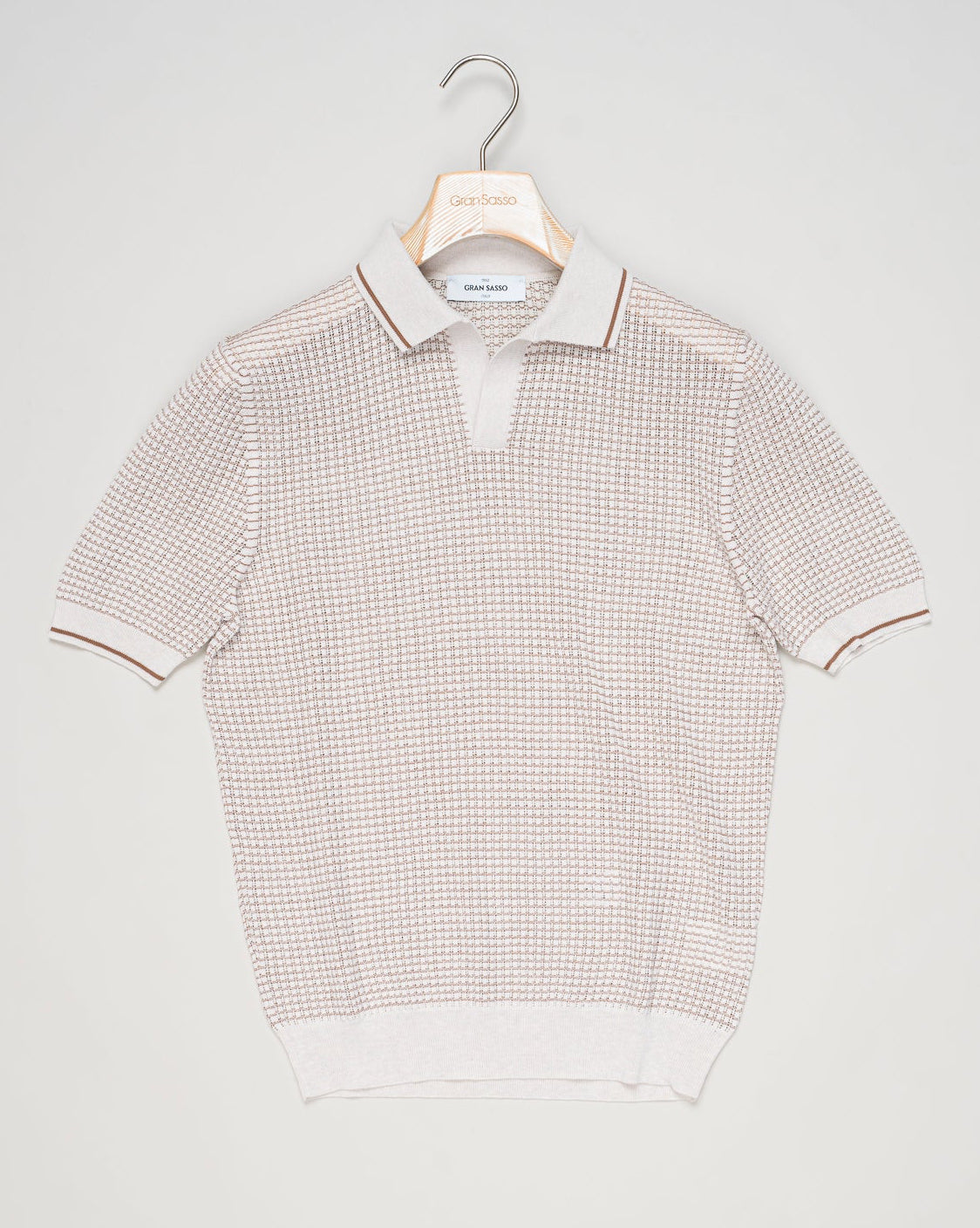 Composition: 100% Cotton
Color: 006 / Natural
Article: 57191 / 20650
Model: Tennis M/M
Made in Italy Gran Sasso Contrast Capri Collar Shirt / Natural