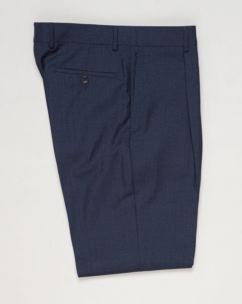 Belt loops
Single pleat
Slanted side pockets
Welted back pockets with buttons
Composition: 100% Wool
Article: PE0595
Model: C518AZ
Color: 0110 / Dark Blue Caruso Wool Trousers / Dark Blue