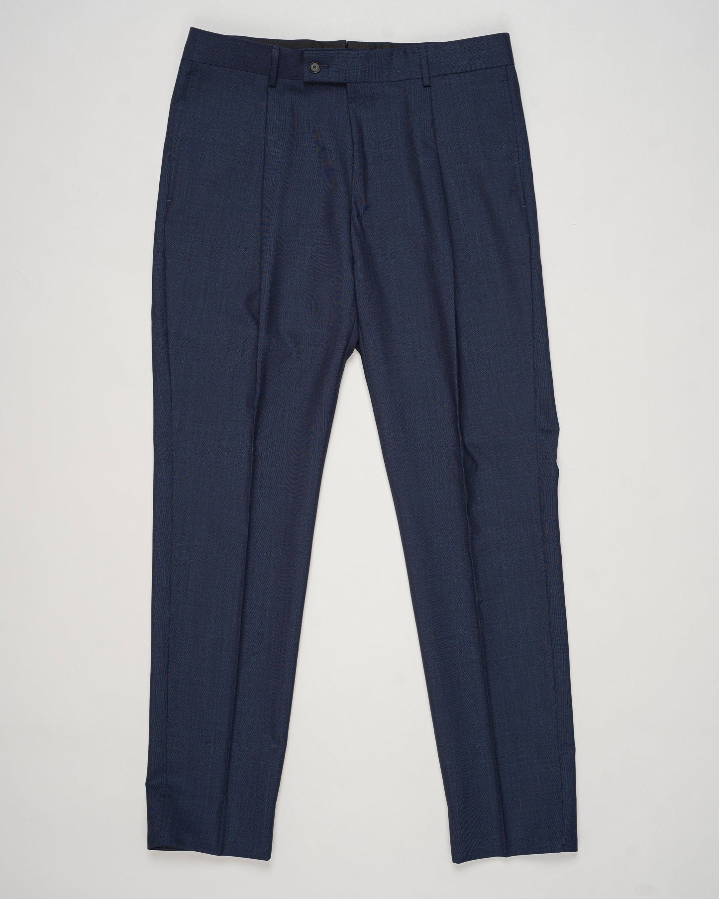 Belt loops
Single pleat
Slanted side pockets
Welted back pockets with buttons
Composition: 100% Wool
Article: PE0595
Model: C518AZ
Color: 0110 / Dark Blue Caruso Wool Trousers / Dark Blue