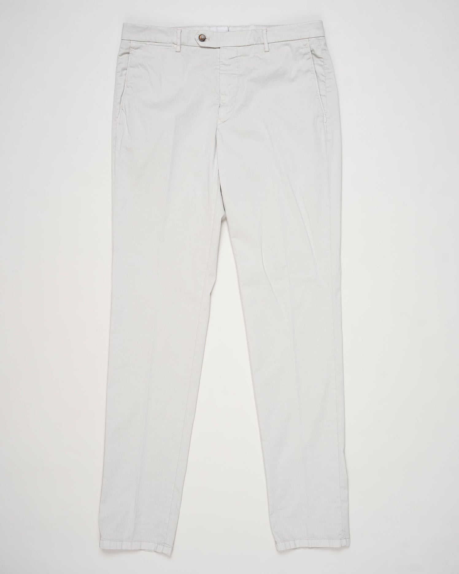 Mod. Vulcano23-GD
Garment dyed
Art. dv0955x
Col. Pomice 008
85% cotton, 11% silk, 4% elastane
Made in Martina Franca, Italy Berwich Garment Dyed Cotton & Silk Chinos / Pomice