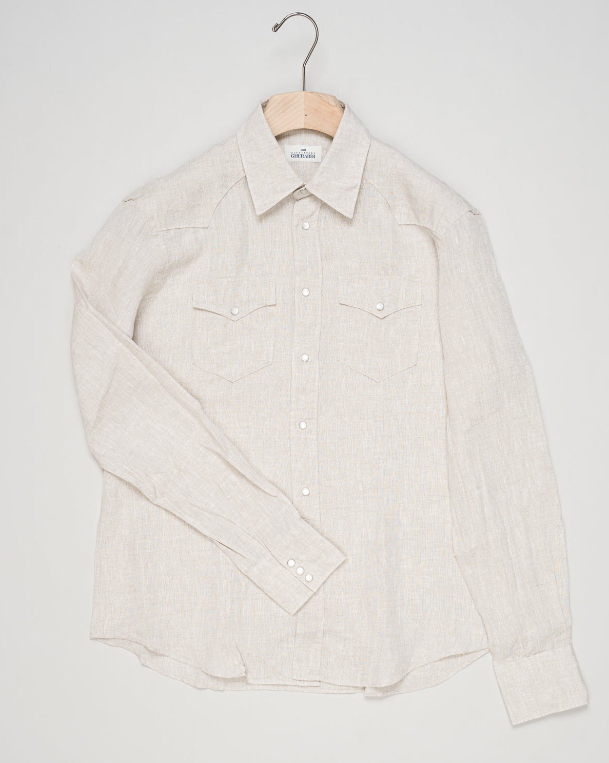 Composition: 100% Linen
Snap buttons on front and cuffs
Article: 1082 921
Model: WEST
Color: Light Beige
Made in Italy Alessandro Gherardi Linen Western Shirt / Light Beige