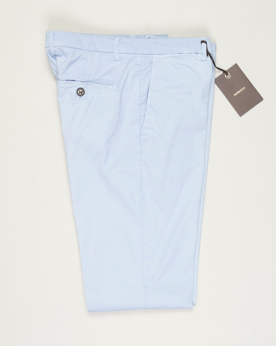 Flat front
Garment Dyed
Front pockets: slanted
Back pocket left: welt, right: welt with button
Hemming: plain (chinos)
Article: ts0001x
Color: LT Azzurro 75
Model: vulcano23-GD
Composition: 98% Cotton 2%Elastan
Made in Martina Franca, Italy Berwich Garment Dyed Cotton Chinos / Light Azzurro