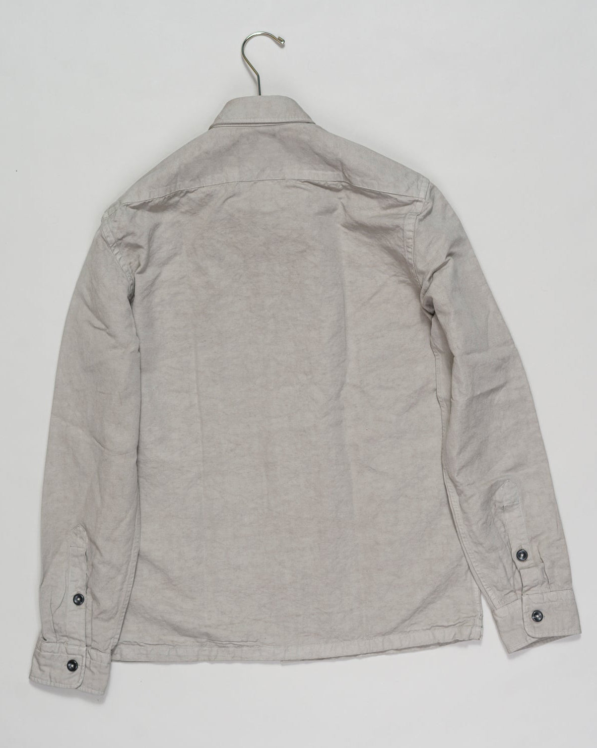 3 patch pockets in front
Straight hem
Fit. Regular
Back length 74cm in size M
60% linen, 40% cotton
Garment dyed fabric
Art. TC 163
Mod. B138/TC
Color: S06 Greige
Made in Egypt Ghirardelli Overshirt / Greige