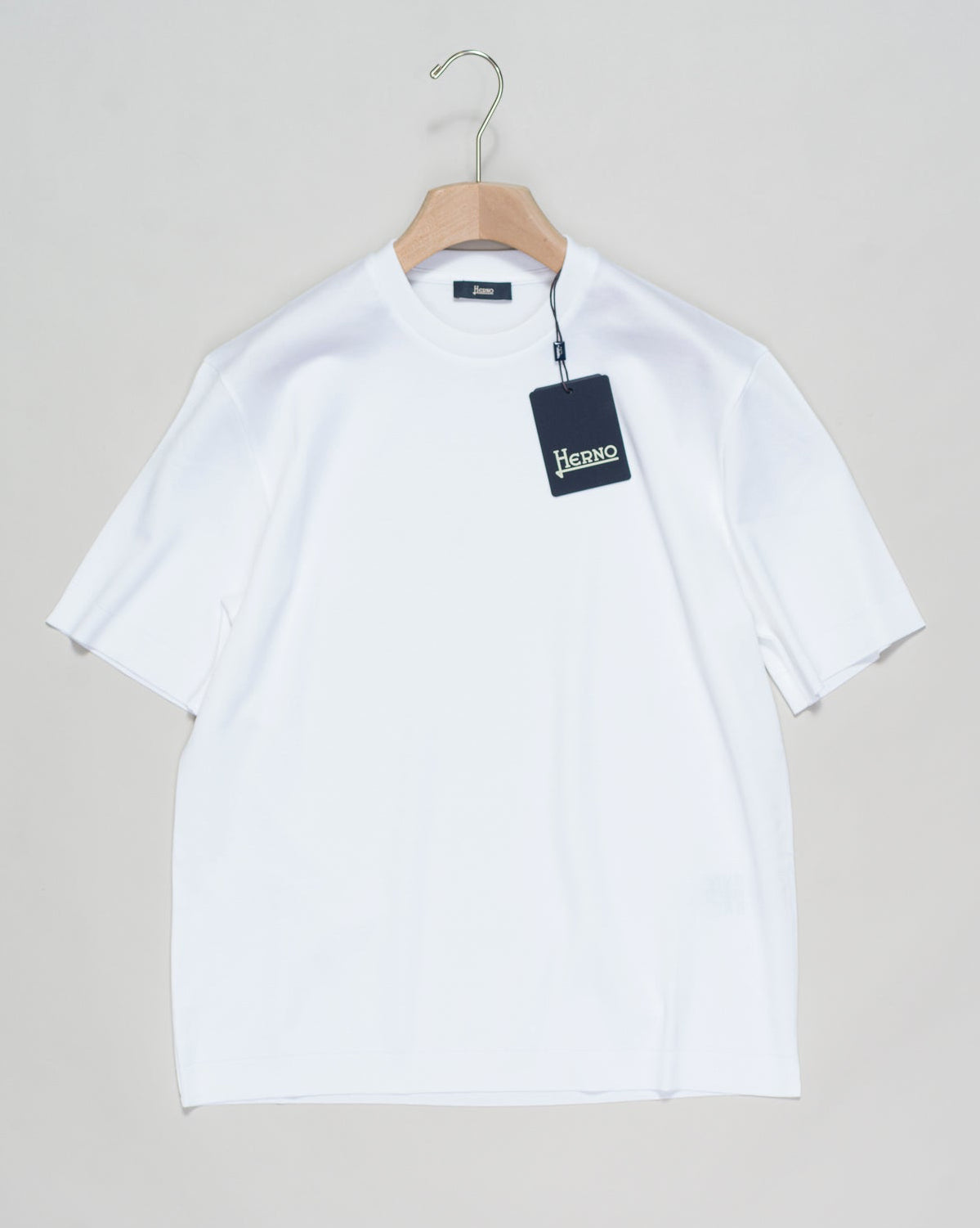 Composition: 100% Cotton
Article: JG000206U 52059
Color: 1000 / White Herno Knitted T-Shirt / White