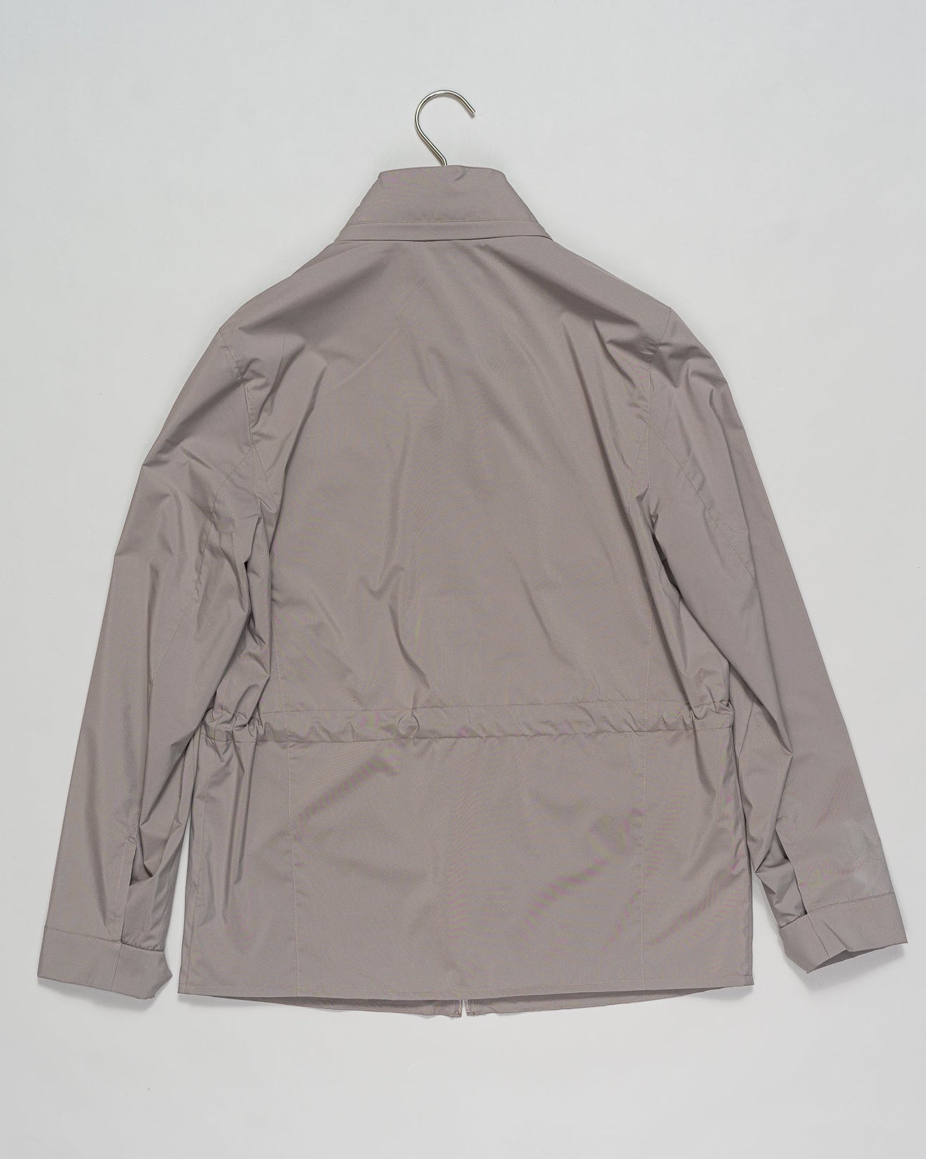 Rainproof, lightweight and practical, it is perfect for facing any weather condition in style.
Gran Sasso Field Jacket / Sand
78190/69328
col. 120 sand beige