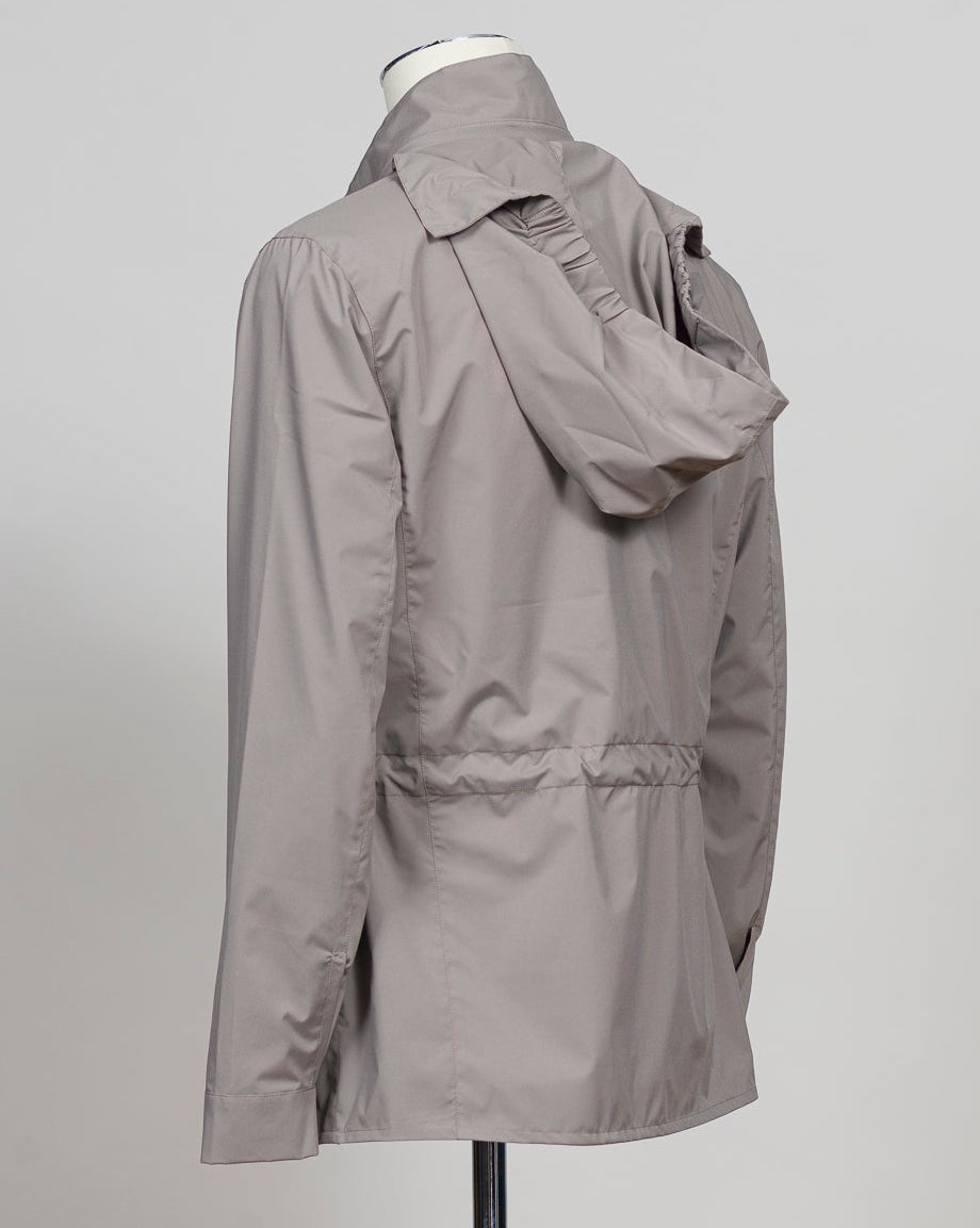 Rainproof, lightweight and practical, it is perfect for facing any weather condition in style.
Gran Sasso Field Jacket / Sand
78190/69328
col. 120 sand beige