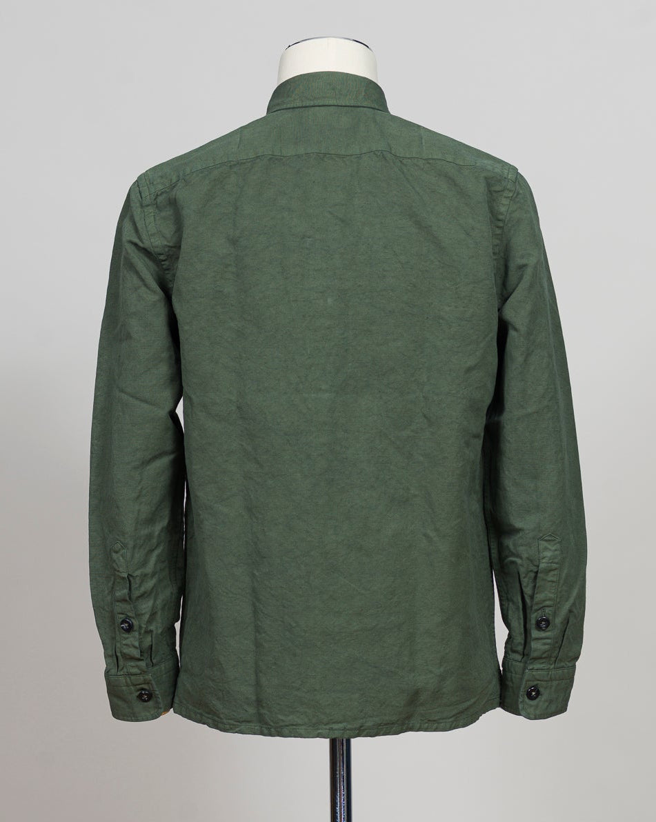 3 patch pockets in front
Straight hem
Fit. Regular
Back length 74cm in size M
60% linen, 40% cotton
Garment dyed fabric
Art. TC 163
Mod. B138/TC
Color: 244 Army Green
Made in Egypt Ghirardelli Overshirt / Army Green