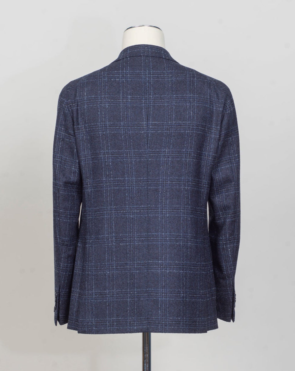 Montecarlo 1SHO22K (1.5cm longer)
Notch
SB 2 bot
2 sp
Art 440022
Col B1161
86% Wool 14% pl
Made in Martina Franca, Italy Tagliatore Glencheck Jacket / Blue & Navy