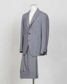 Unconstructed shoulder
Unlined
2 Buttons
Notch lapel
Patch pockets
Side vents
Flat front trousers
Belt loops
Slanted side pockets
2 back pockets
Modello: Monte Carlo / 2SHO22K01
Color: Grey / N3147'
Composition: 100% Super 100's Virgin Wool
Made in Martina Franca, Italy Tagliatore Glencheck Flannel Suit / Grey