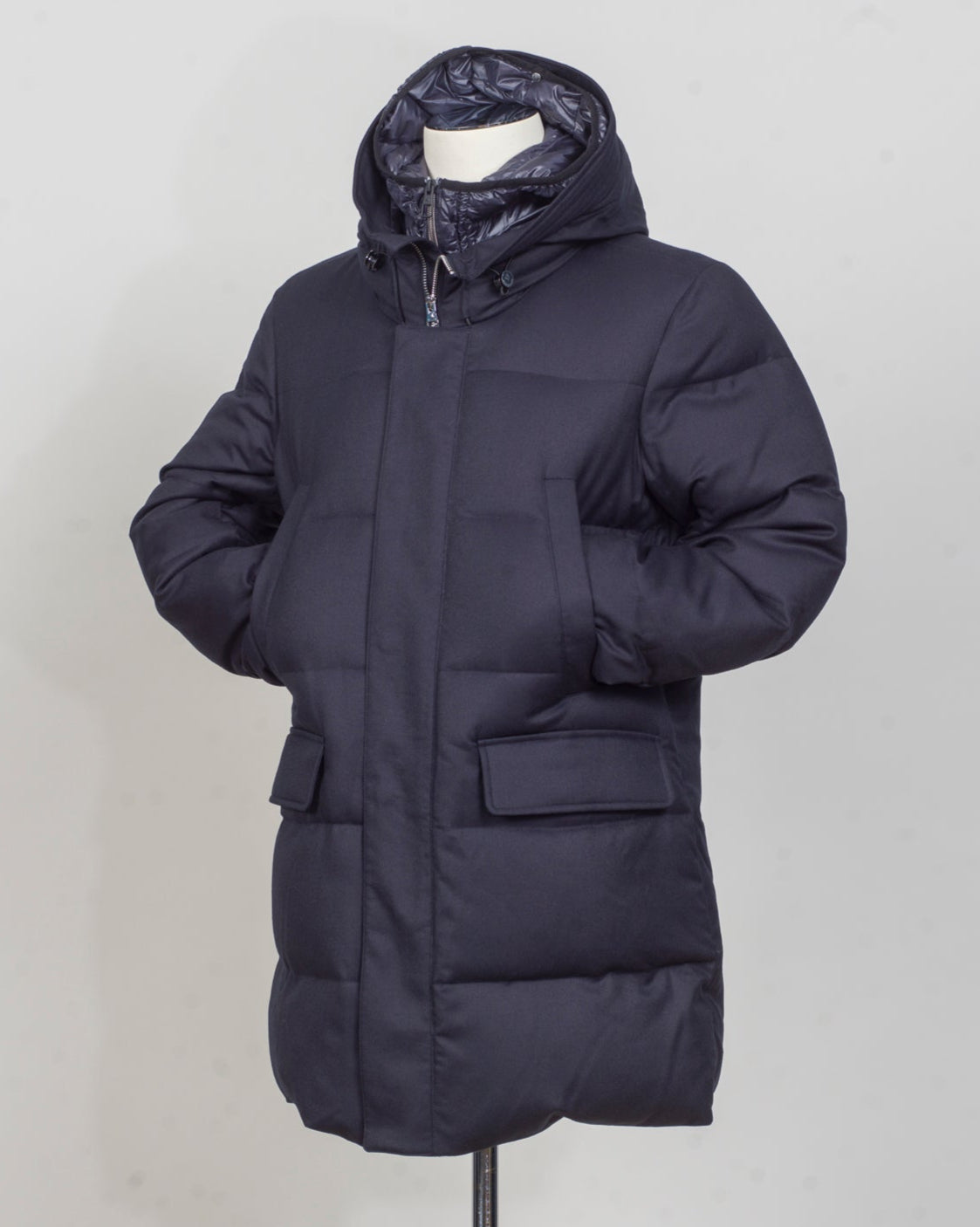 Outer fabric: 100% Virgin Wool by Vitale Barberis Canonico
Lining 1: 100% Polyester
Lining 2: 100% Polyamide
Filling: 90% Down 10% Feathers
Color: Navy / 89
Article: F09MUCX501
Snap buttons Montecore VBC Wool Down Coat / Navy