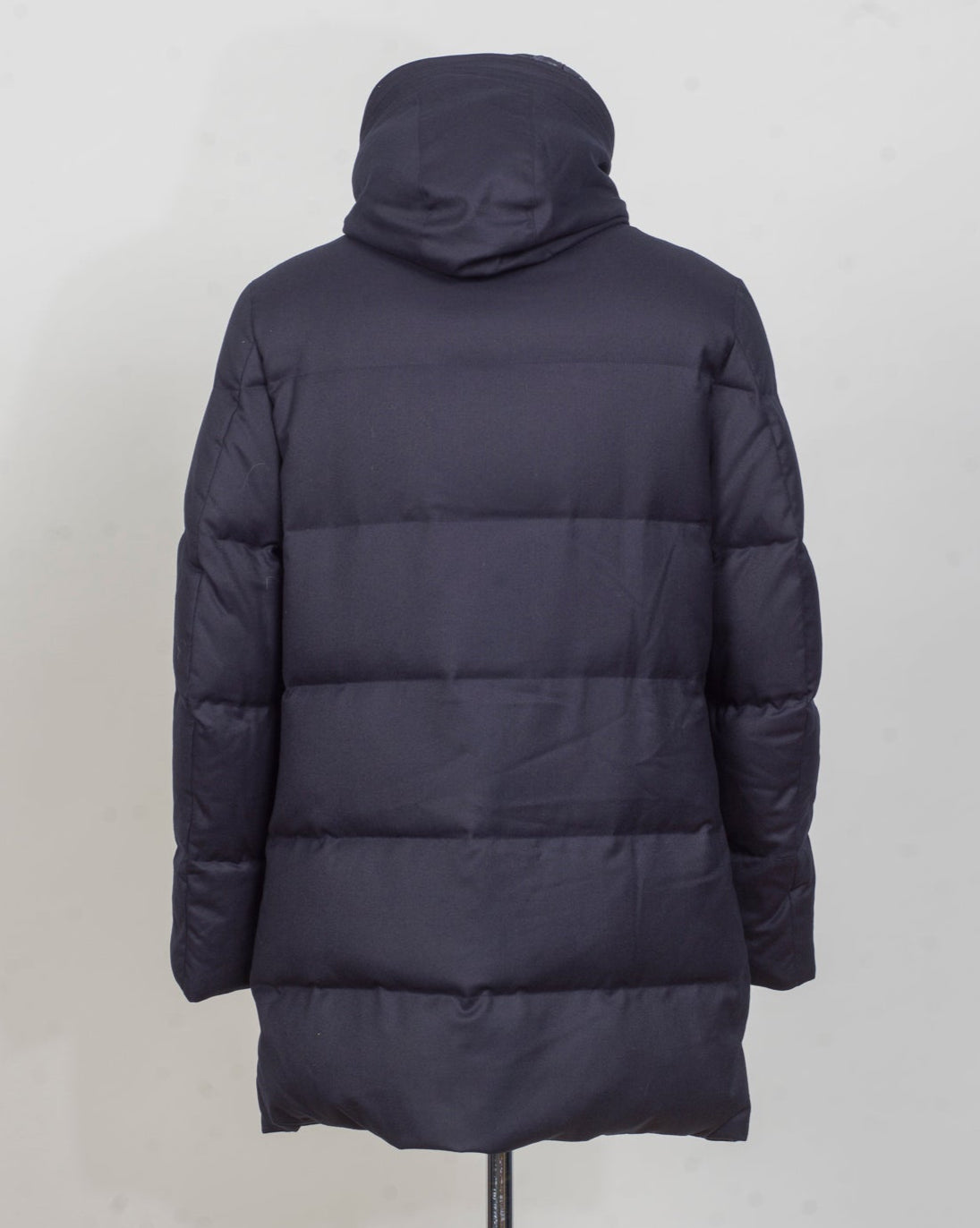 Outer fabric: 100% Virgin Wool by Vitale Barberis Canonico
Lining 1: 100% Polyester
Lining 2: 100% Polyamide
Filling: 90% Down 10% Feathers
Color: Navy / 89
Article: F09MUCX501
Snap buttons Montecore VBC Wool Down Coat / Navy