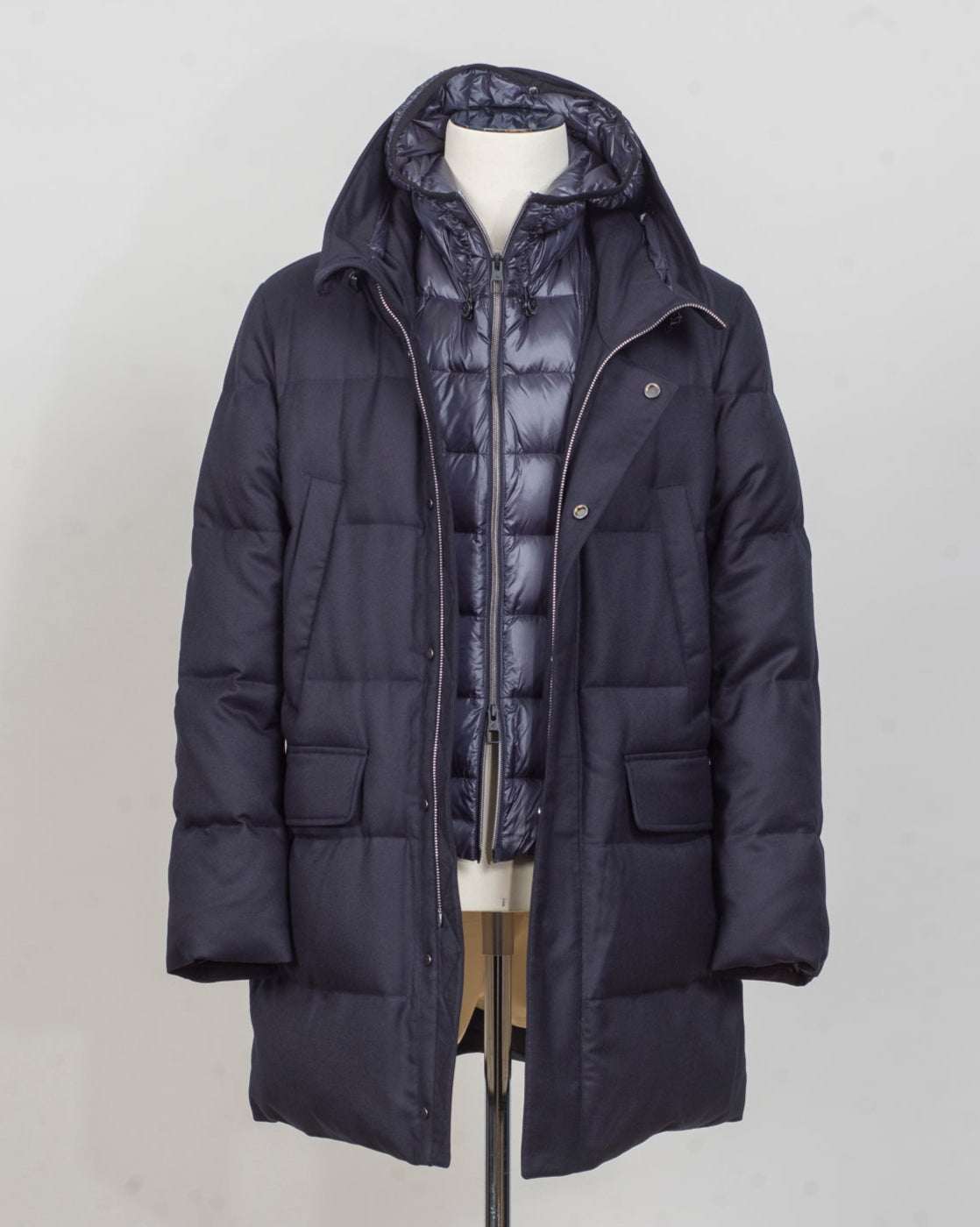 Outer fabric: 100% Virgin Wool by Vitale Barberis Canonico
Lining 1: 100% Polyester
Lining 2: 100% Polyamide
Filling: 90% Down 10% Feathers
Color: Navy / 89
Article: F09MUCX501
Snap buttons Montecore VBC Wool Down Coat / Navy