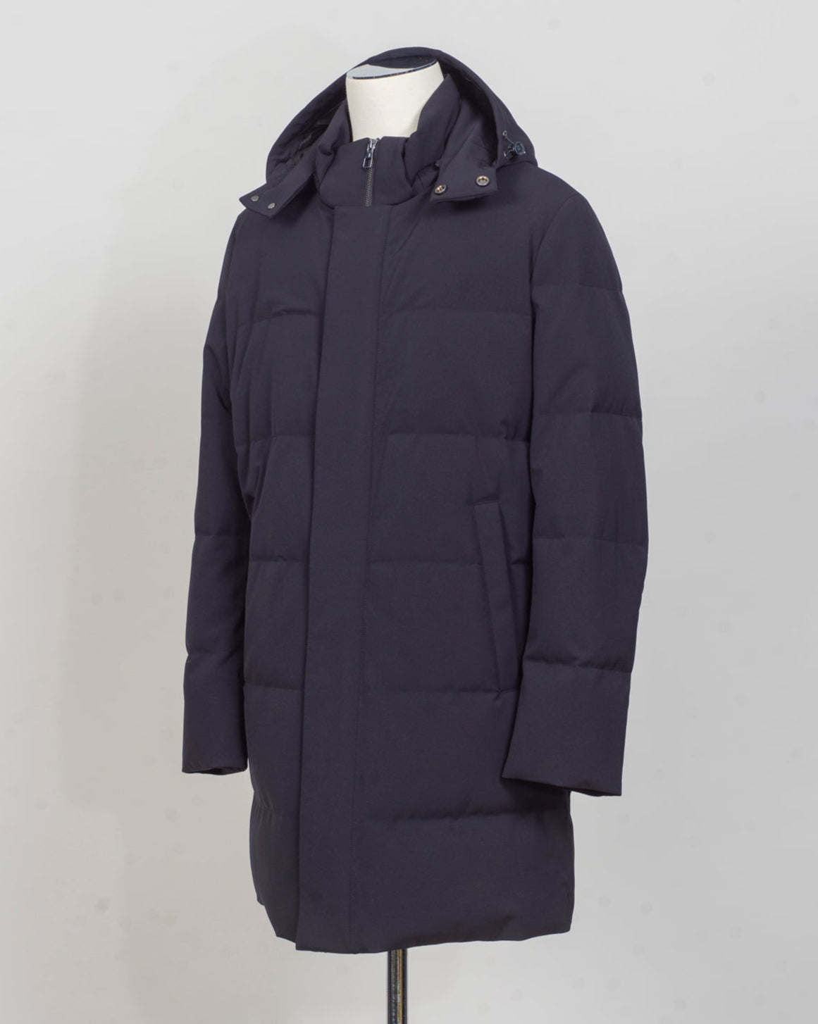 Outer fabric: 91% Polyester 9% Elastane
Lining: 100% Polyamide
Filling: 90% Down 10% Feathers
Color: Navy / 89
Article: F09MUCX755
Snap buttons Montecore Long Down Coat / Navy