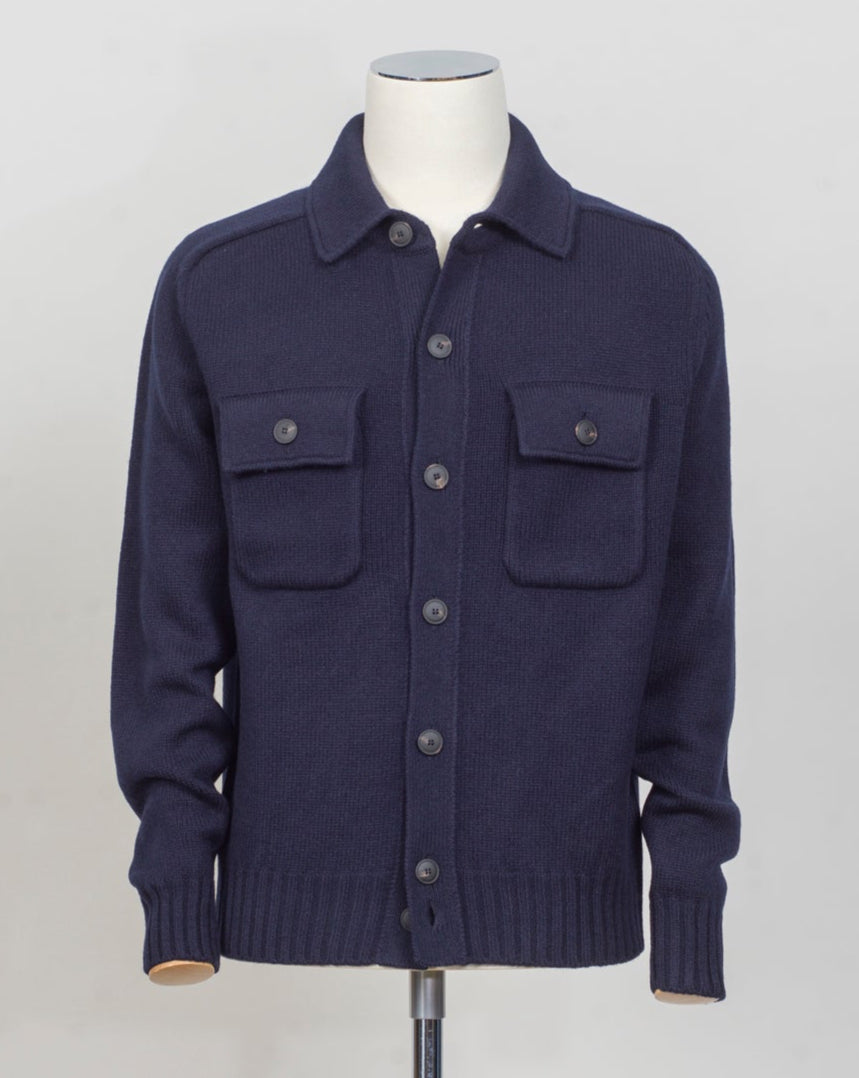 Gran Sasso Woolen Overshirt
Art. 13190/25079
Col 598 Navy
Composition 100% wool
10 gauge
Made in Italy
