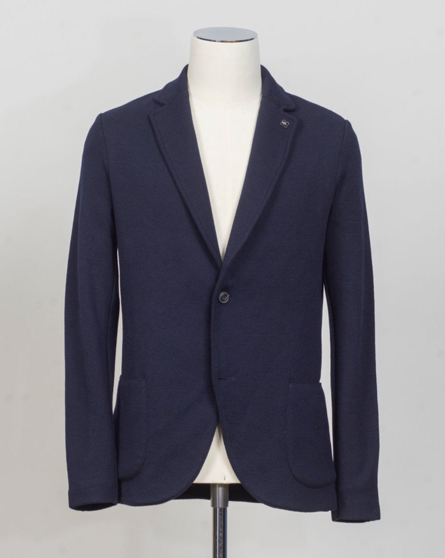 Gran Sasso Rain Wool Blazer
Water repellent treatment on the wool fibre
Article: 57156/246112
Col 598 Navy
Composition: 100% Virgin Wool
Made in Italy