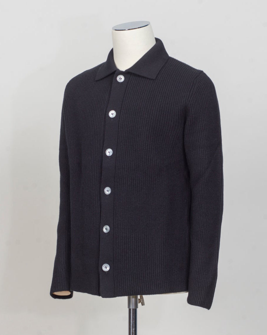 Article: 23104/15561
Col 99 / Black
Composition: 100% Cashmere (Felted)
Made in Italy Gran Sasso Ribbed Cashmere Overshirt / Black