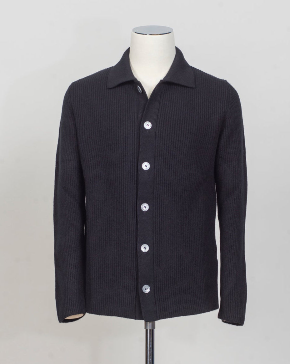 Article: 23104/15561
Col 99 / Black
Composition: 100% Cashmere (Felted)
Made in Italy Gran Sasso Ribbed Cashmere Overshirt / Black