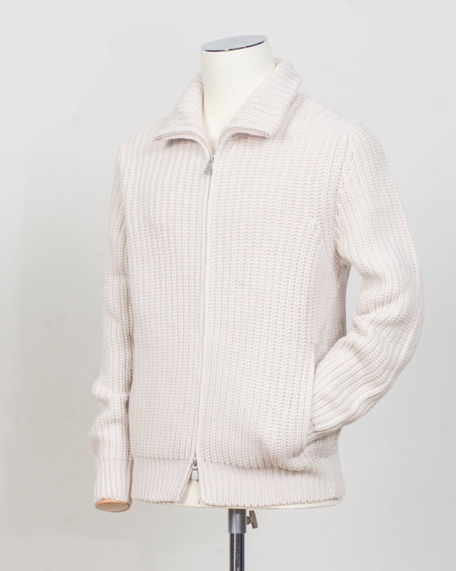 Article: 10155 / 19643
Color: 113 / Natural White
Composition: 80%wo 10%ws 10%vi
Made in Italy Gran Sasso Heavy Ribbed Full-Zip Jacket / Natural White