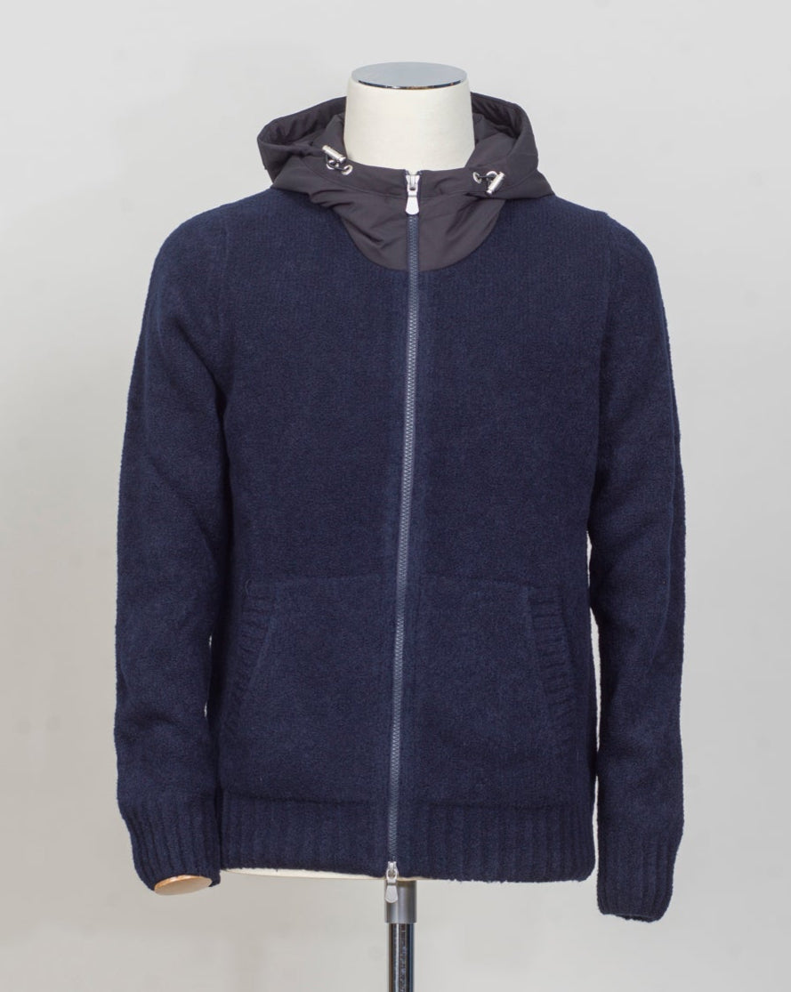 Article: 13184/24010
Color: 598 / Navy
Composition: 80%wo 20%pa
Made in Italy Gran Sasso Bouclé Wool Hooded Jacket / Navy