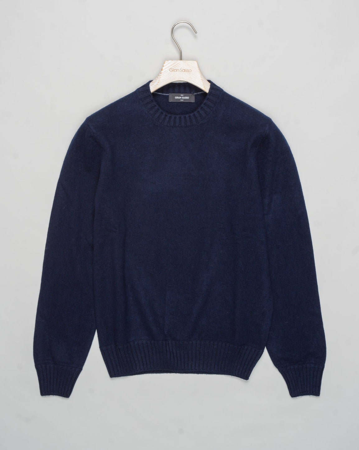 Article: 57106 / 20201
Color: 598 / Navy
Composition: 100% Cashmere (Felted)
Made in Italy Gran Sasso Felted Cashmere Crewneck / Navy