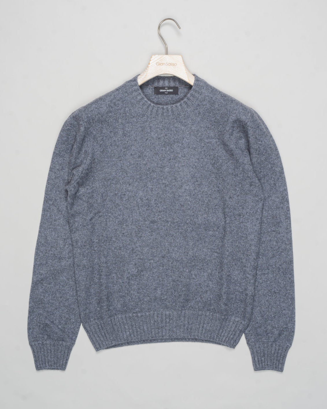 Article: 57106 / 20201
Color: 072 / Grey
Composition: 100% Cashmere (Felted)
Made in Italy Gran Sasso Felted Cashmere Crewneck / Grey