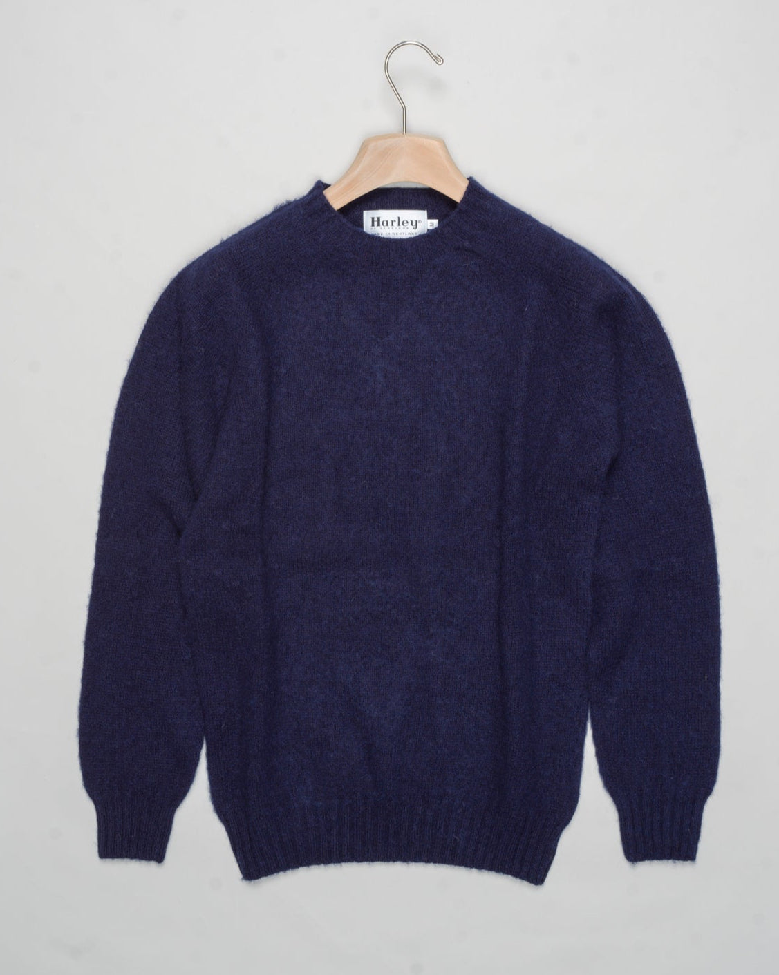 Composition: 100% Pure new wool
Made in Scotland
Article: 3834/7 Shaggy
Color: Navy Harley of Scotland Shaggy Crew Neck / Navy