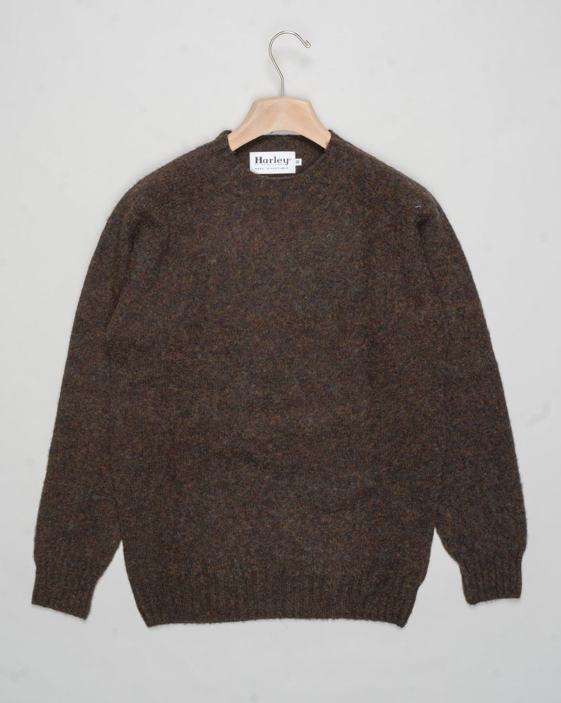 Composition: 100% Pure new wool
Article: 3834/7 Shaggy
Color: Carob
Made in Scotland Harley of Scotland Shaggy Crew Neck / Carob
