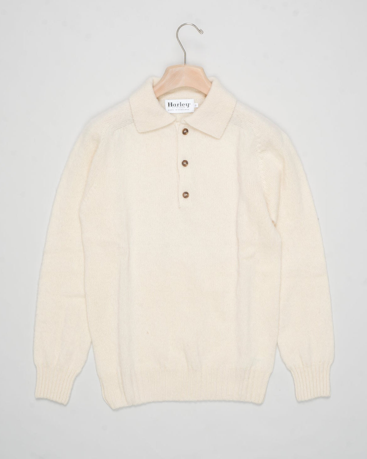 Composition: 100% Pure new wool
Made in Scotland
Article: 5234 / Eton Shaggy
Color: Vanilla Harley of Scotland Shaggy Polo / Vanilla
