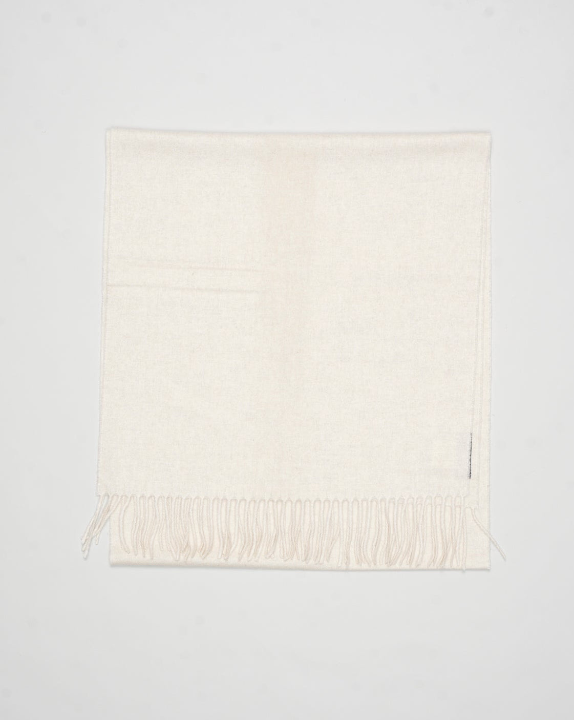 Size: 210cm x 48cm
Article: 93100 / 91000
Color: 005 / Light Beige
Composition 100% Cashmere
Made in Italy Gran Sasso Cashmere Scarf / Light Beige