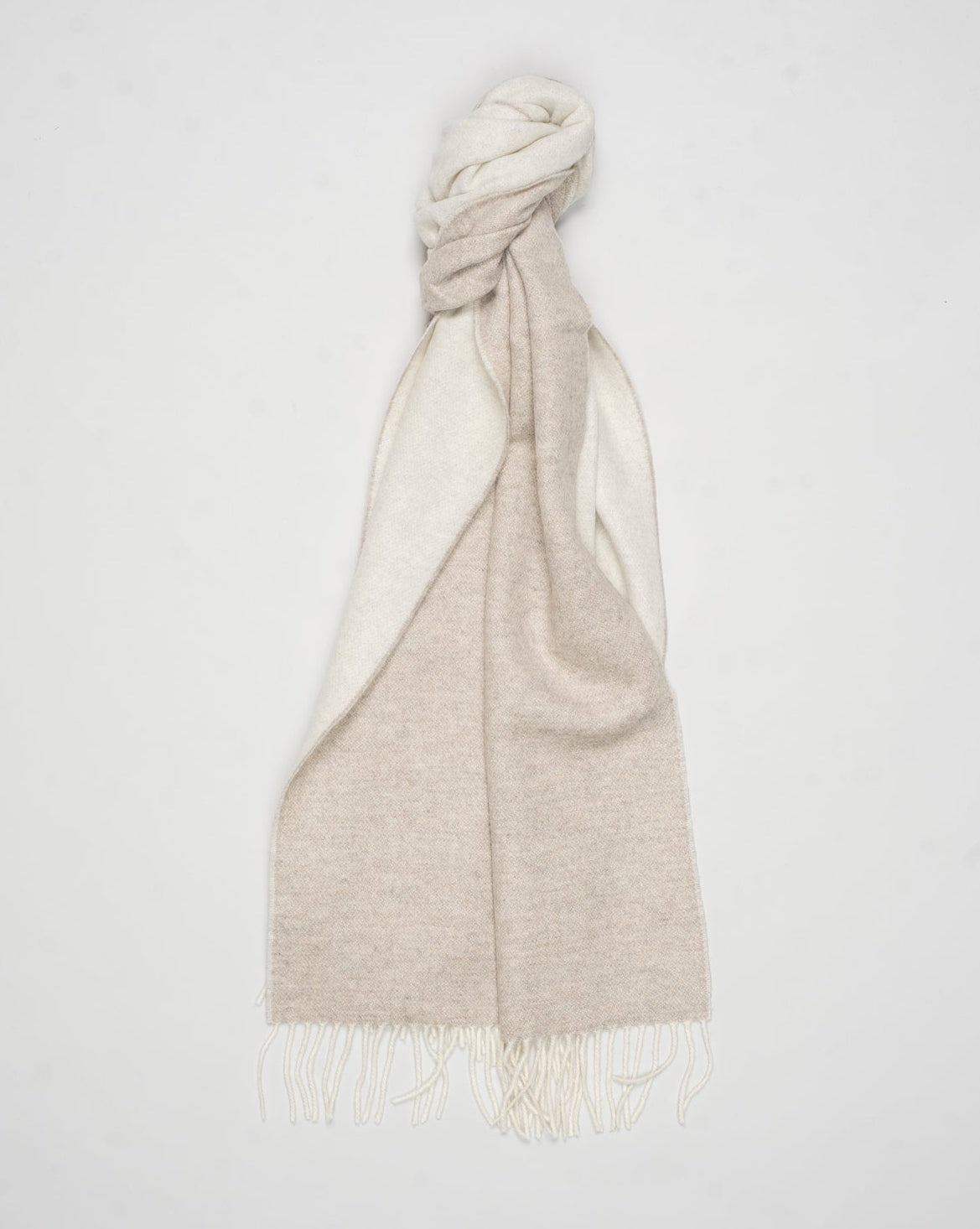 Size: 200cm x 52cm
Double Face
Article: 93101 / 91102
Color: 010 / Light Beige
Composition 80% Wool 20% Cashmere
Made in Italy Gran Sasso Wool & Cashmere Scarf / Light Beige