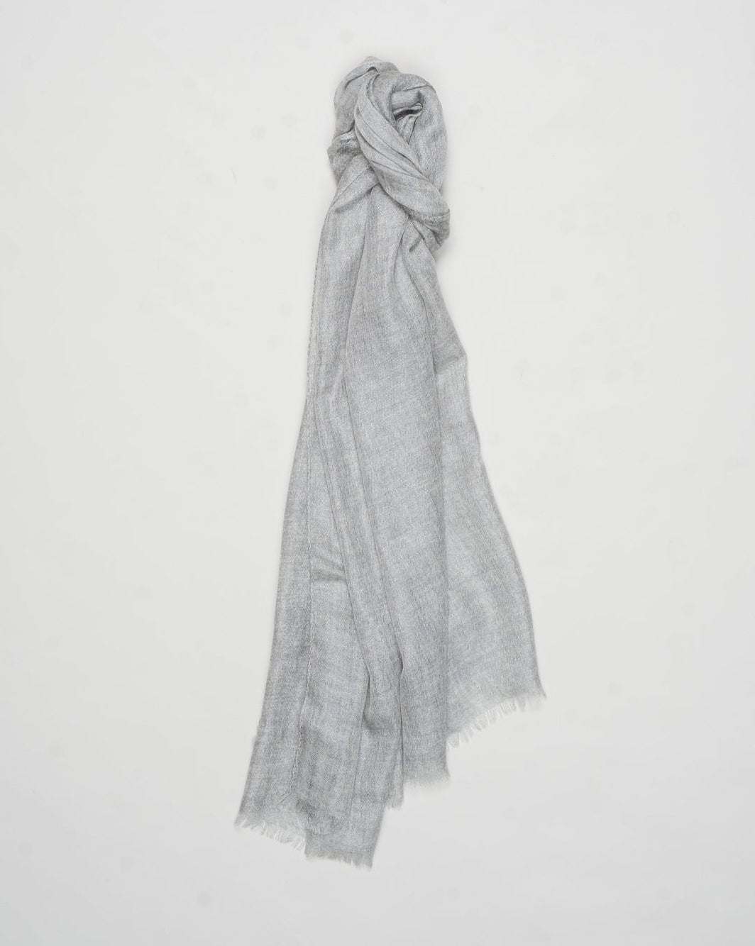 Article: 93102 / 91200
Color: 050 / Light Grey
Composition: 100% Cashmere
18 Gauge
Made in Italy Gran Sasso Ultralight Cashmere Scarf / Light Grey
