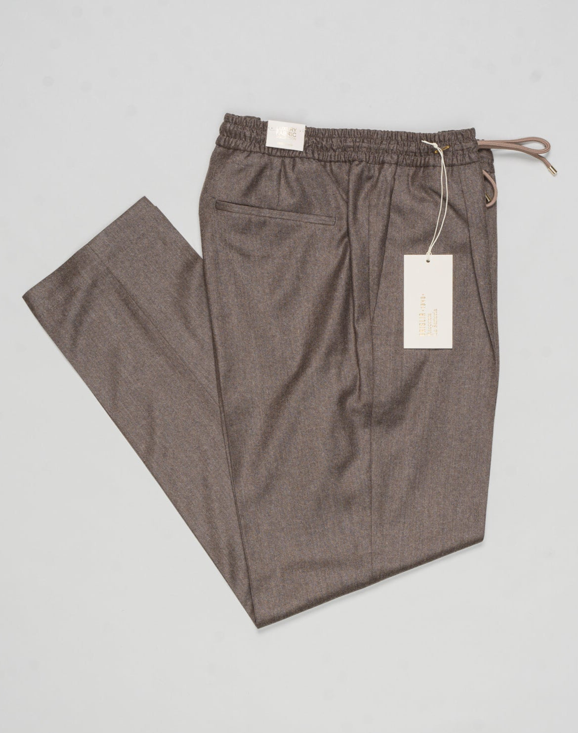 Article: 400123
Model: Wimbledons
Color: Brown / 36
Composition: 90% Virgin Wool 10% Cashmere
Lining: 100% Cotton
One Pleat
Slanted side pockets
Drawstring waist
Made in Naples, Italy Briglia Drawstring Flannel Trousers / Brown