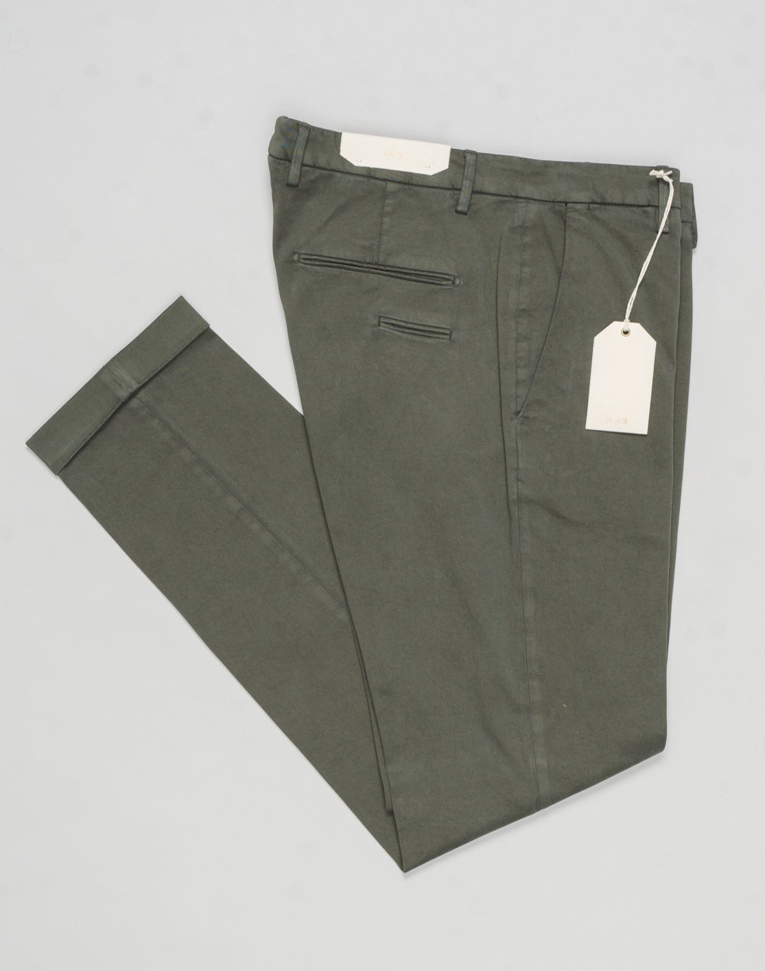 Article: 400009
Model: BG03
Color: Dark Green / 72
Composition: 97% Cotton 3% Elastan
Lining: 100% Cotton
Flat front
Belt loops
Slanted side pockets
Made in Naples, Italy Briglia Garment Dyed Cotton Chinos / Dark Green
