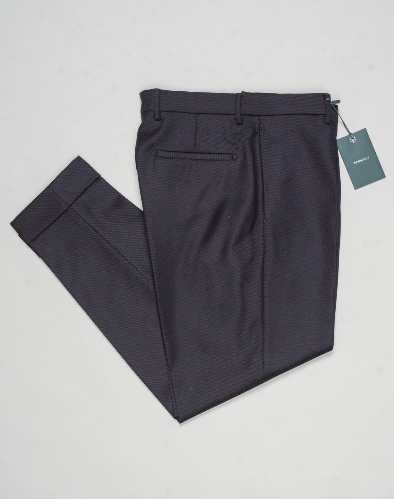Model: Chiaia long
Single pleat
Front pockets: seam
Back pockets: welted
Hemming: 5cm turn ups
Article: ca1986
Color: Navy
Composition: 100% Virgin wool natural stretch
Made in Martina Franca, Italy Berwich Covert Wool Trousers / Navy