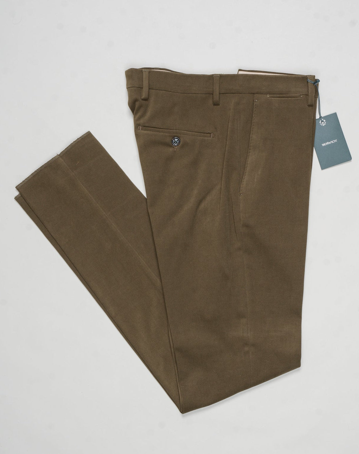 Composition: 98% Cotton 2% Elastan
Color: Army
Model: vulcano23
Flat front
Front pockets: seam
Back pockets: welted
Hemming: unfinished
Article: ts1620x
Made in Martina Franca, Italy Berwich Cotton Chinos / Army