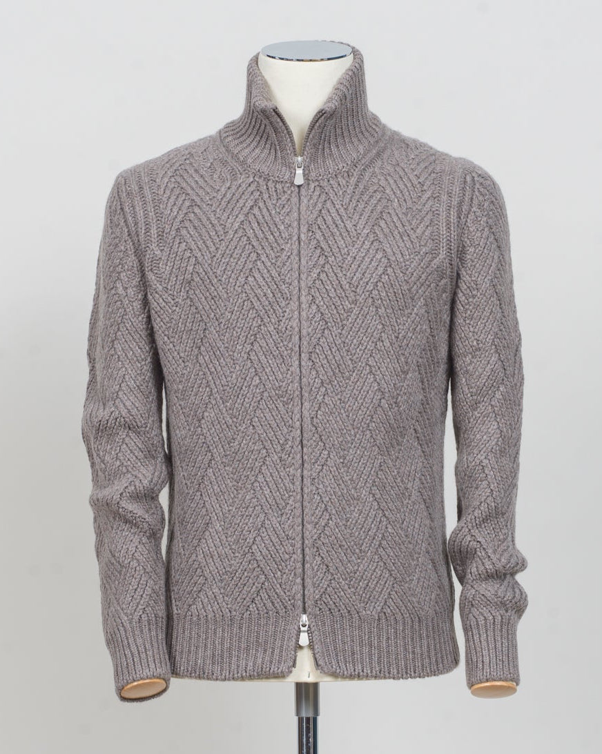 Art. 10155 15554
Col. 039 / Light Brown
Composition 100% ws
Made in Italy Gran Sasso Cashmere Basketweave Full-Zip Jacket / Light Brown