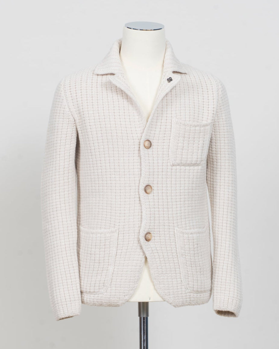 Gran Sasso Heavy Knitted Jacket
Article: 10166 / 25073
Color: 054 / Light Beige
Composition: 100% Virgin Wool
Made in Italy