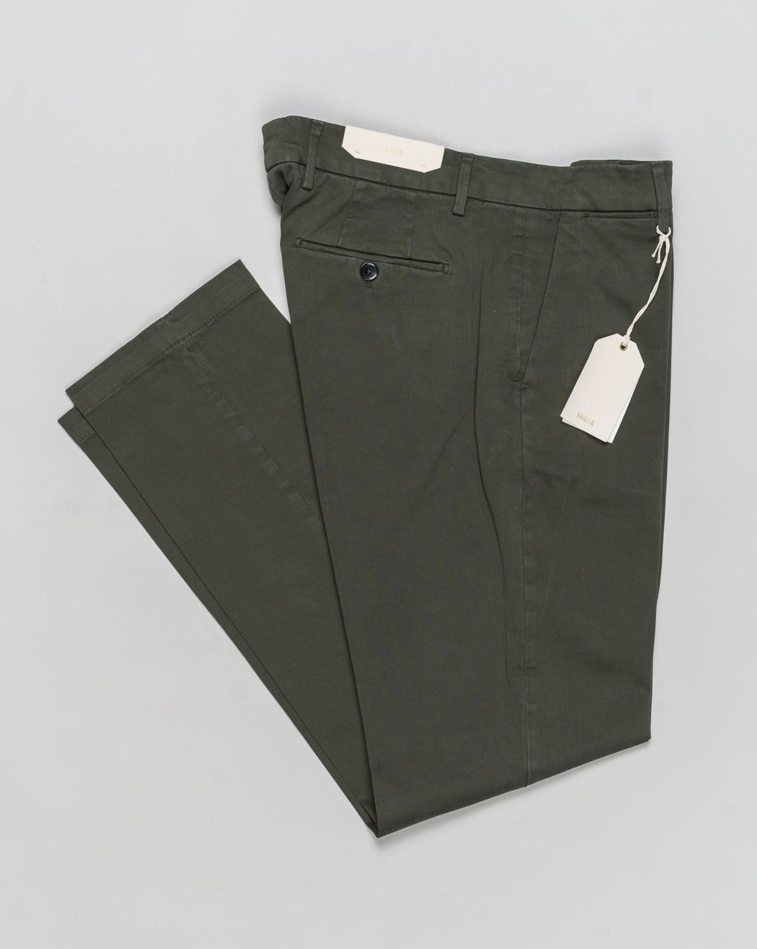 Article: 400008
Color: Militare / 00072
Composition: 97% Cotton 3% Elastan
Model: Soho
Flat front
Slanted side pockets
Beltloops
Beautiful color and broken in look and feel achieved by Garment dying process
Regular fit
1/2 hem 19.5 cm (Size 50)
Made in Naples, Italy Briglia Garment Dyed Soho Trousers / Militare