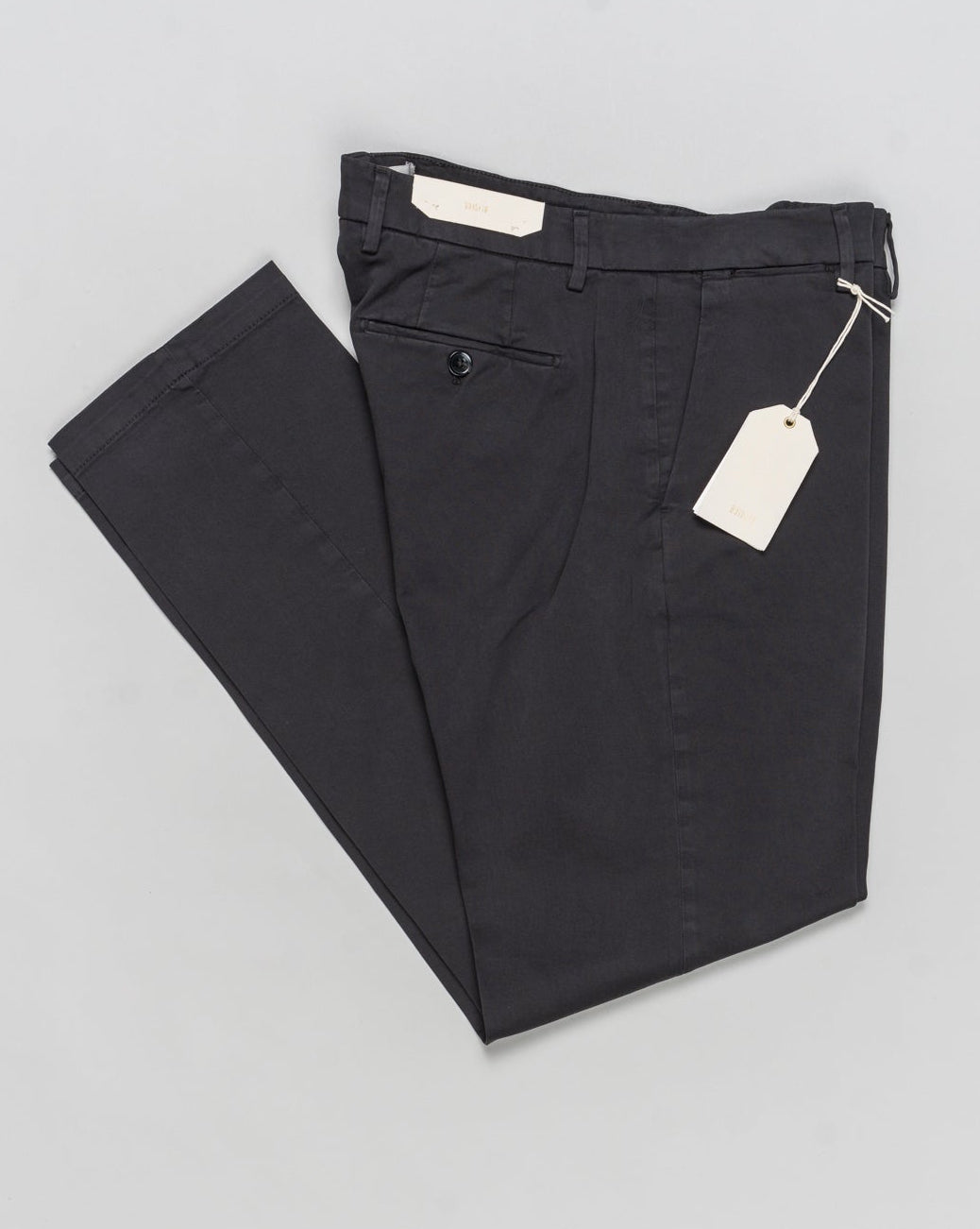 Article: 400008
Color: Grigio / 00090
Composition: 97% Cotton 3% Elastan
Model: Soho
Flat front
Slanted side pockets
Beltloops
Beautiful color and broken in look and feel achieved by Garment dying process
Regular fit
1/2 hem 19.5 cm (Size 50)
Made in Naples, Italy Briglia Garment Dyed Soho Trousers / Grigio