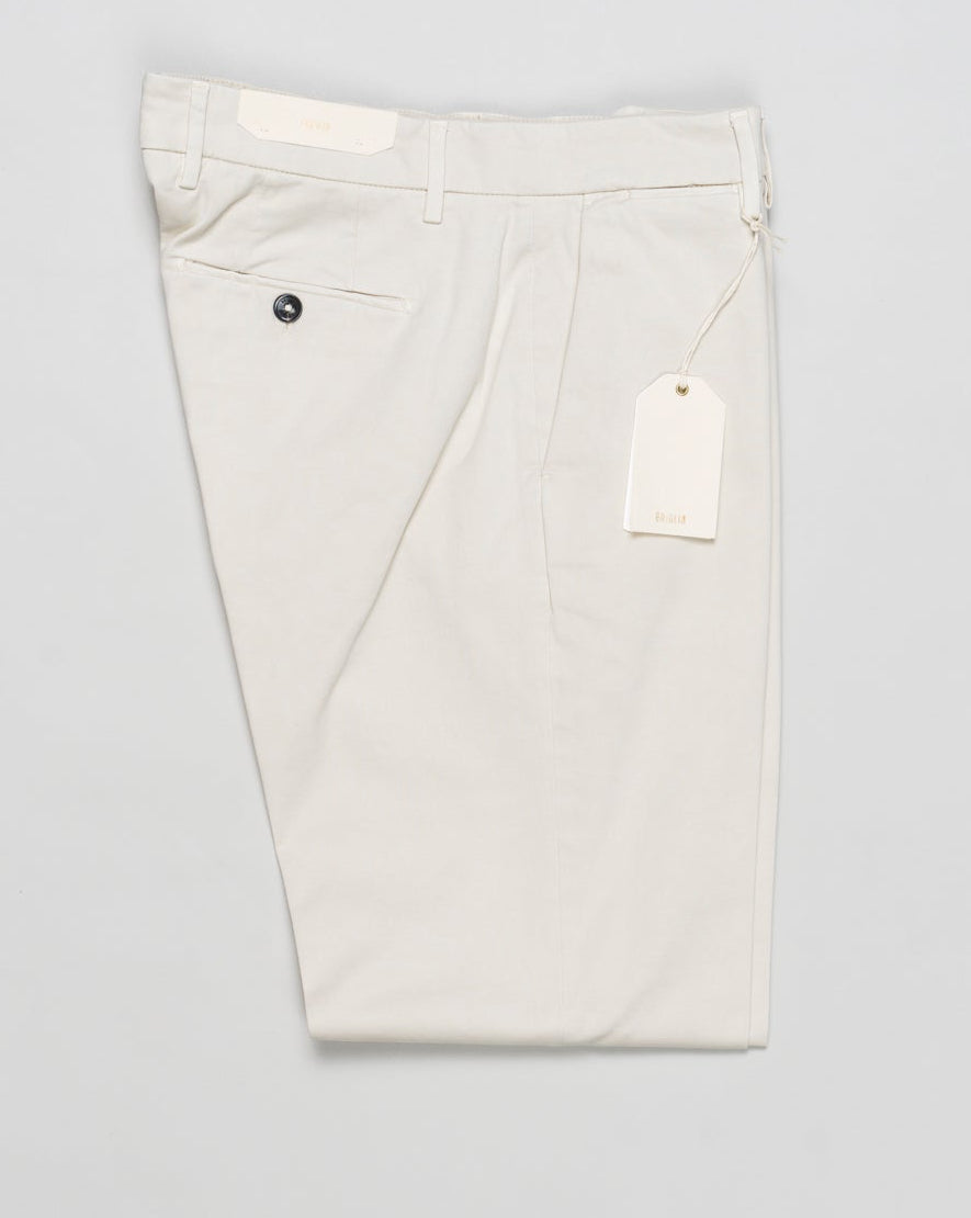 Article: 400008
Color: Lino / 00103
Composition: 97% Cotton 3% Elastan
Model: Soho
Flat front
Slanted side pockets
Beltloops
Beautiful color and broken in look and feel achieved by Garment dying process
Regular fit
1/2 hem 19.5 cm (Size 50)
Made in Naples, Italy Briglia Garment Dyed Soho Trousers / Lino
