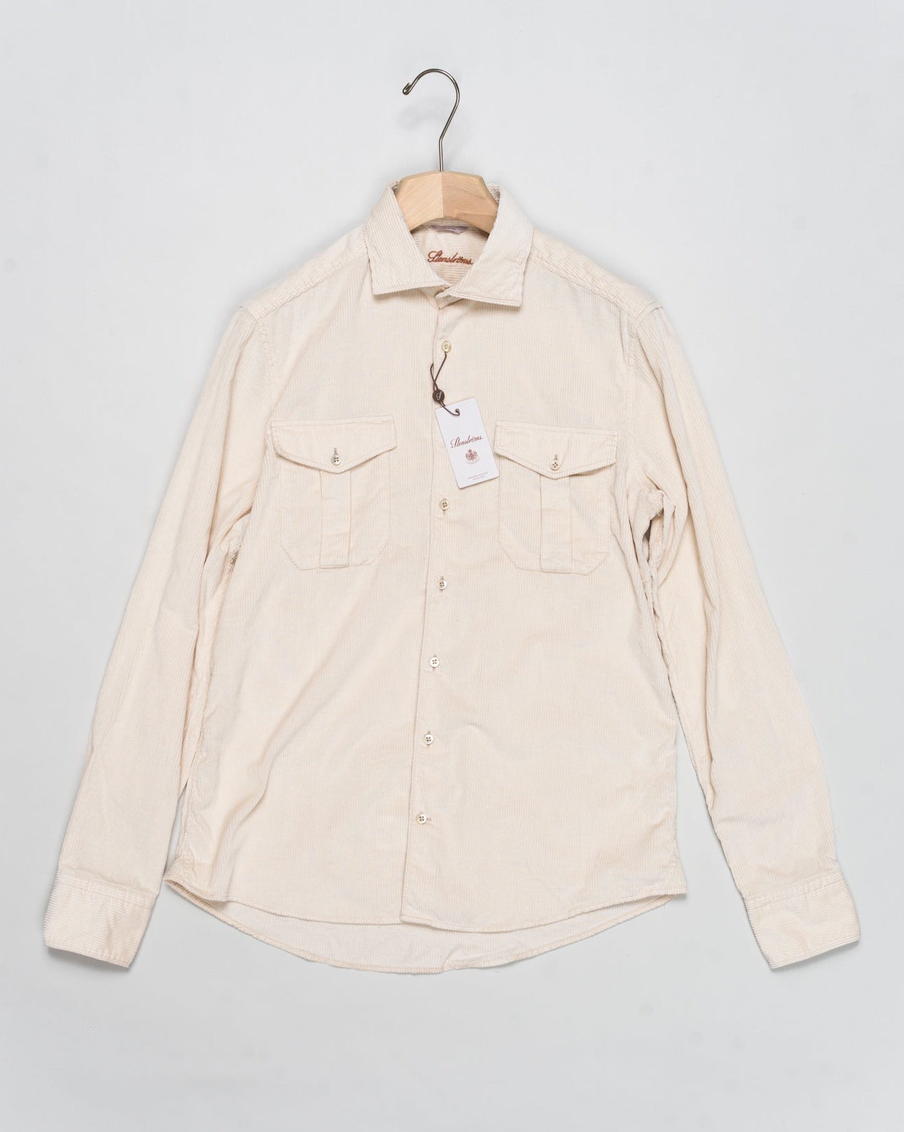Slimline
Cut away collar
Single cuff
Mother of Pearl buttons
Two front pockets
Corduroy
Composition: 100% Cotton
Article: 7737219089
Color: 210 / Light Beige Stenströms Corduroy Shirt / Light Beige